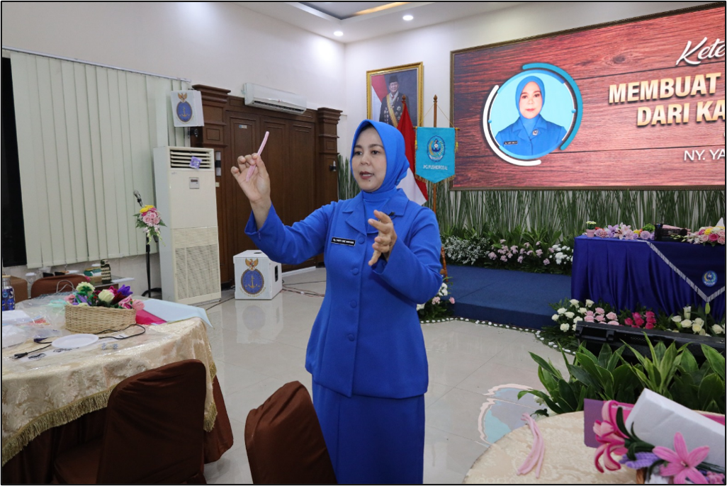 Sharing Keterampilan Membuat Handbouquet Kawat Bulu: Kreativitas Jalasenastri Pushidrosal