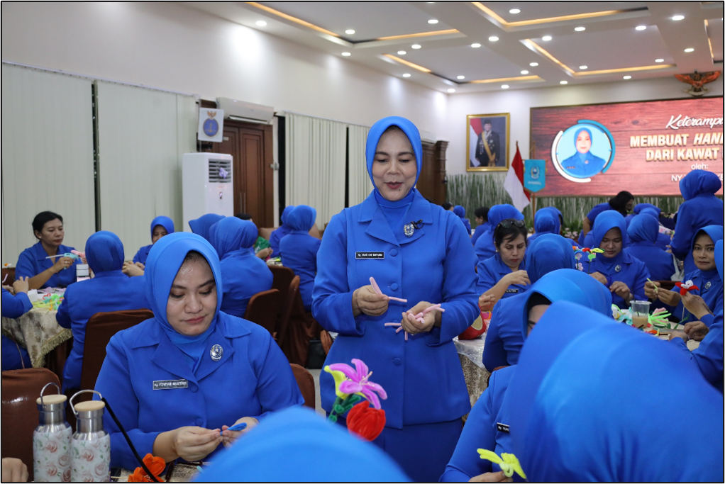 Sharing Keterampilan Membuat Handbouquet Kawat Bulu: Kreativitas Jalasenastri Pushidrosal